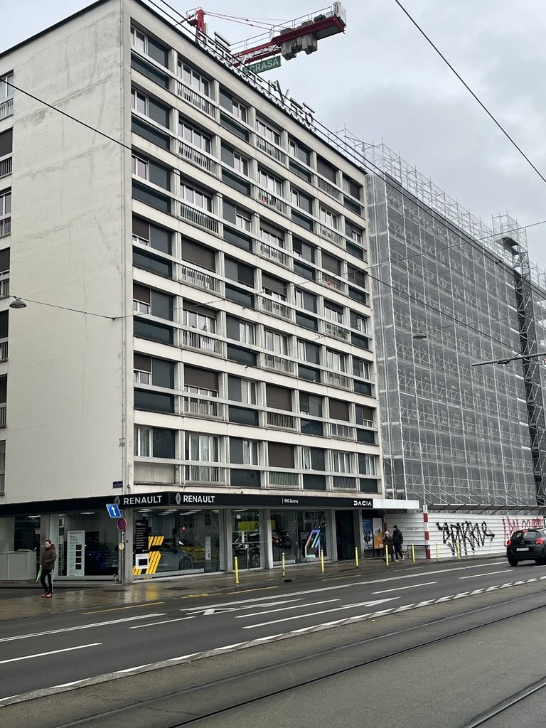 Belle arcade de 610 m2 et son dépôt de 638 m2 au coeur de Plainpalais