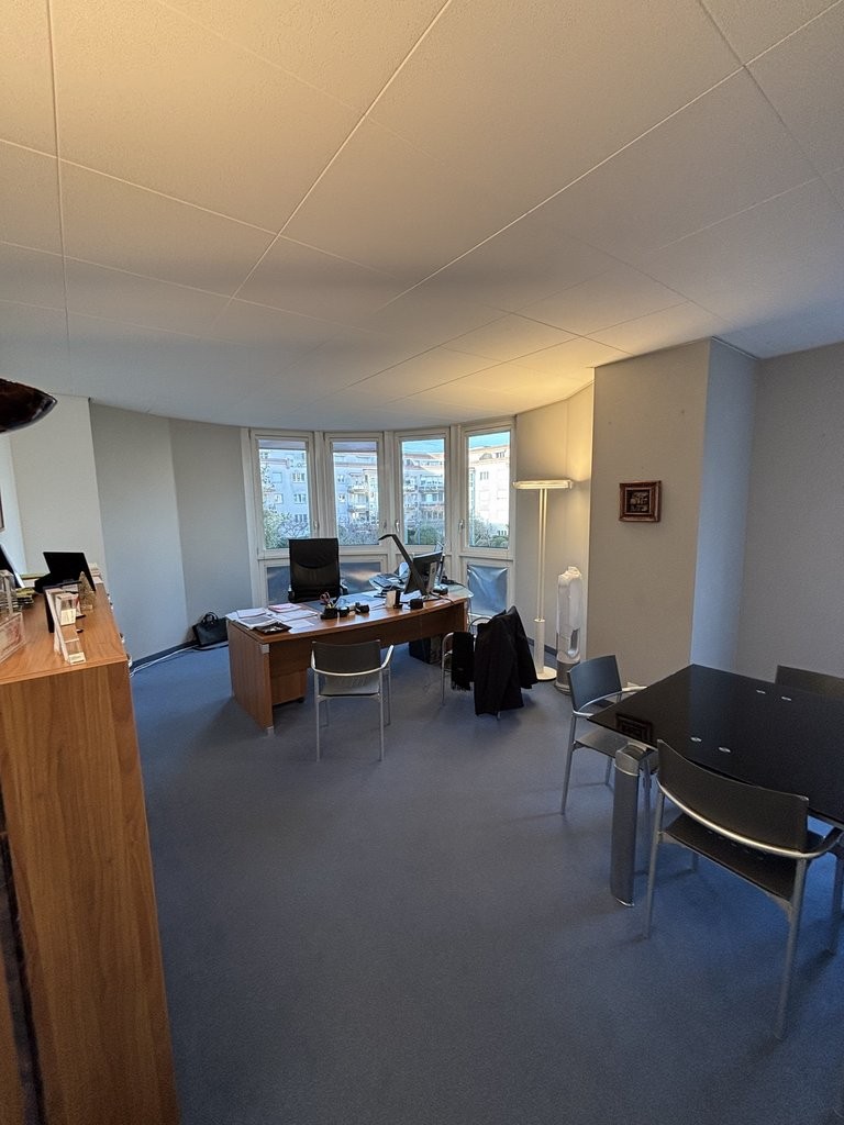 À saisir ! Superbe surface de bureau lumineuse dans bâtiment mixte