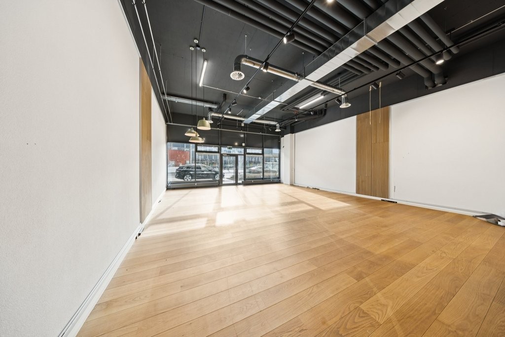 Locale commerciale vicino alla stazione di Zollikofen, Bernstrasse, 3052 Zollikofen, Bern, CH