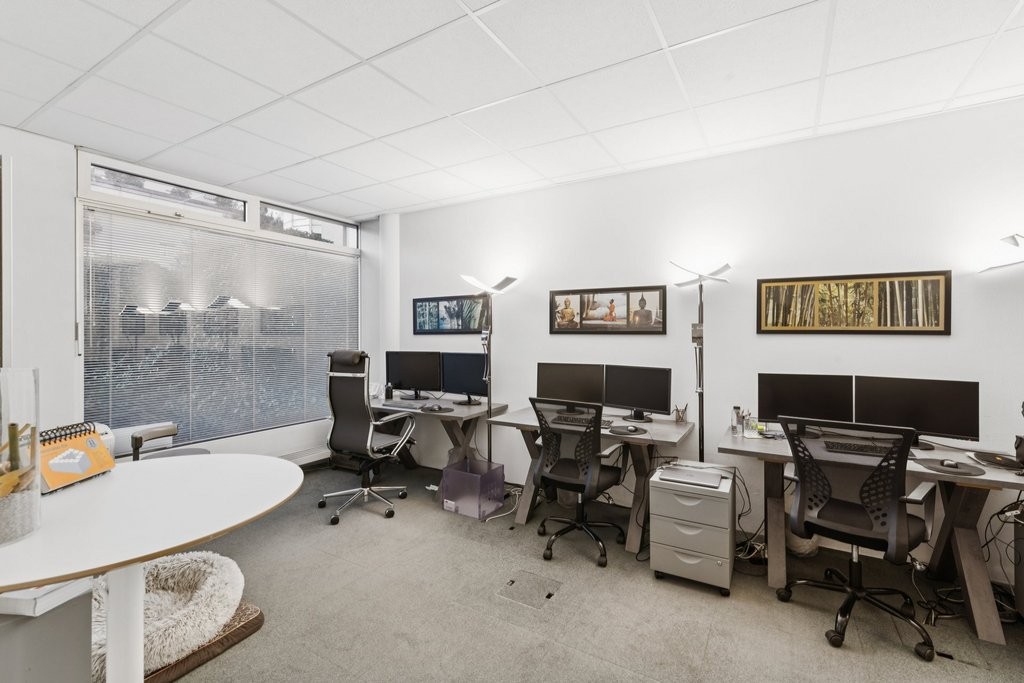 Don't miss! Superb bright office space in a mixed-use building, Les Fontaines G (Eysins 53 A), 1260 Nyon, Vaud, CH