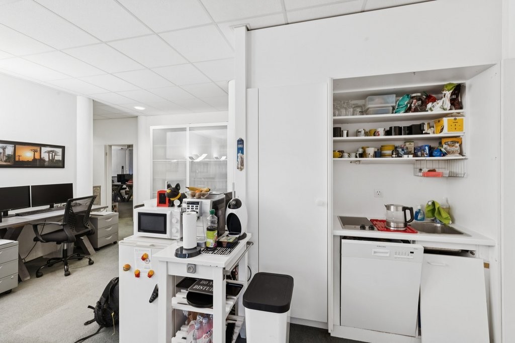 Don't miss! Superb bright office space in a mixed-use building, Les Fontaines G (Eysins 53 A), 1260 Nyon, Vaud, CH