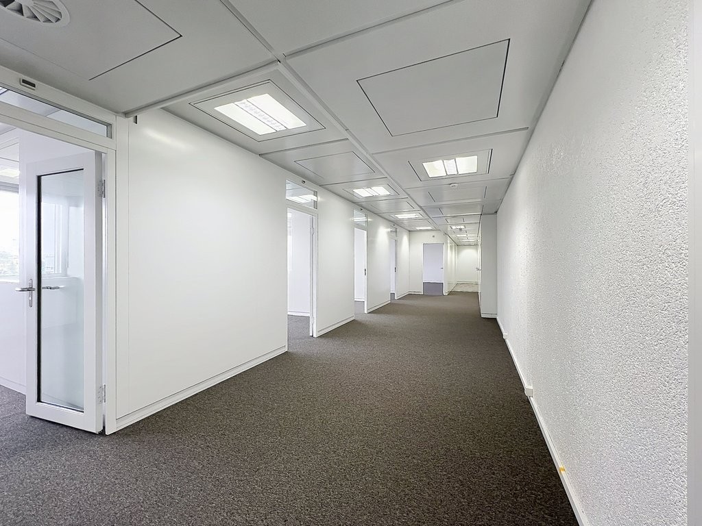 Bright 264 m2 space just steps from the airport, Route de Pré-Bois, 1215 Genève, Geneva, CH