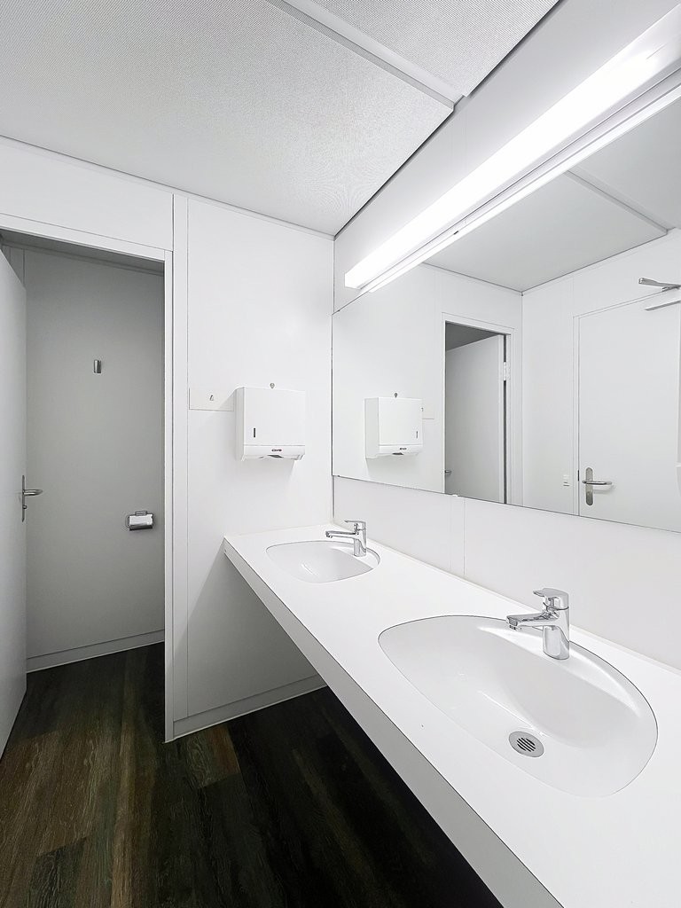 Bright 264 m2 space just steps from the airport, Route de Pré-Bois, 1215 Genève, Geneva, CH