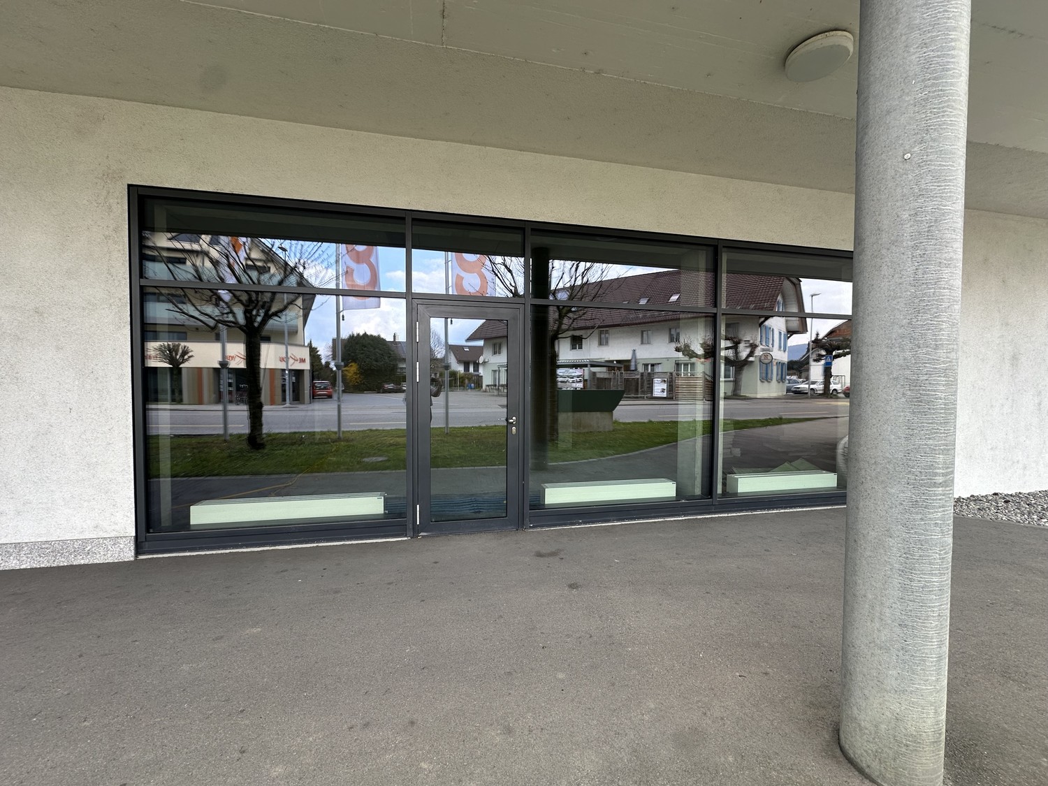 Espaces commerciaux attractifs au cœur du centre animé de Studen BE — emplacement idéal pour la réussite de votre entreprise, Wydenpark 1-7, Hauptstrasse, 2557 Studen, Bern, CH