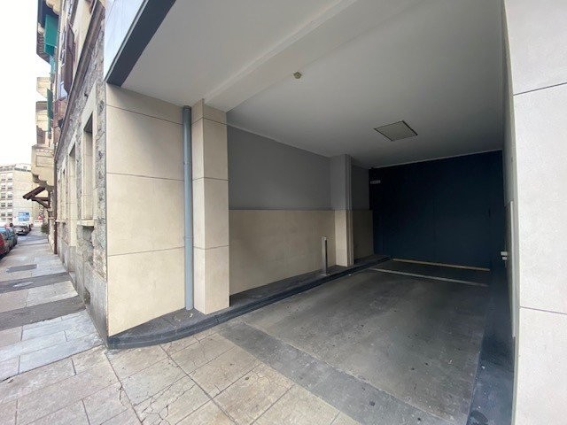 Covered parking space for small vehicles only, Rue du Pré-Jérôme, 1205 Genève, Geneva, CH