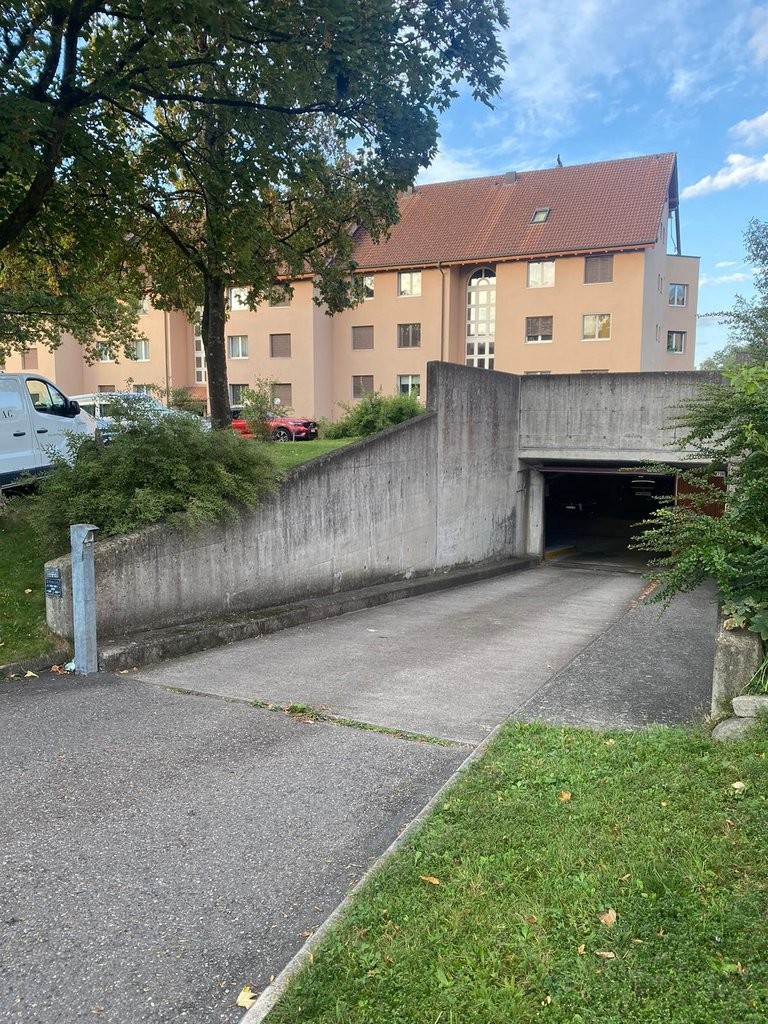 Un'auto senza posto auto? Abbiamo la soluzione per Lei..., Maiacherstrasse 24, 26, 28, 30, 32, 34,, 8604 Volketswil, Solothurn, CH