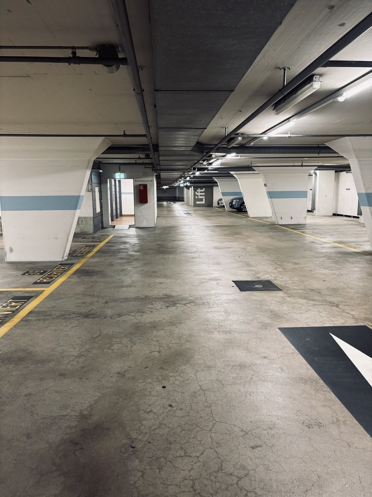 Einstellplatz im Zentrum von Baden zu vermieten!, Bahnhofstrasse 40,, 5400 Baden, Aargau, CH
