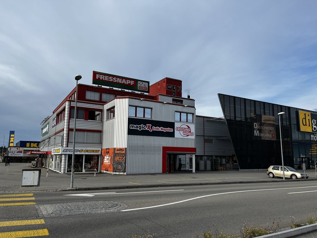 Parking spaces in the Lyssach shopping mile