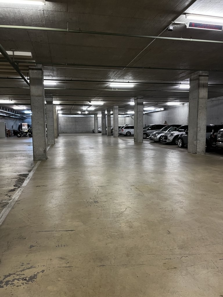 Posti auto nella zona commerciale di Lyssach, Bernstrasse, 3421 Lyssach, Bern, CH
