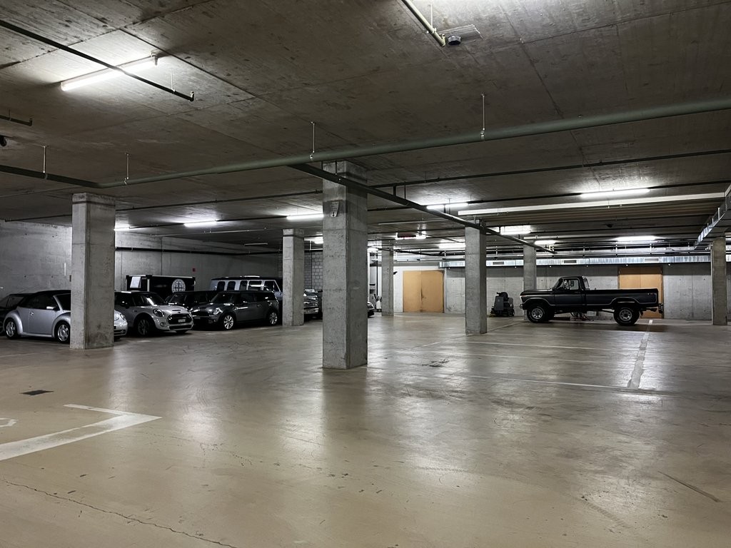 Posti auto nella zona commerciale di Lyssach, Bernstrasse, 3421 Lyssach, Bern, CH