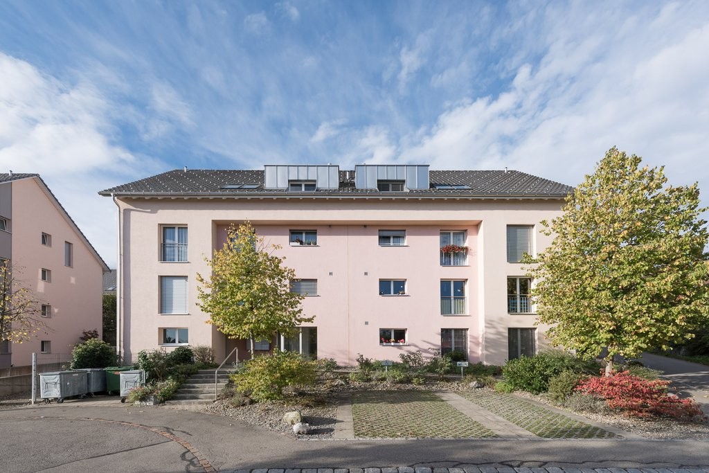 Votre voiture cherche encore une place de parc ?, Büelstrasse 33, 35, 37,, 8132 Egg b. Zürich, Zurich, CH