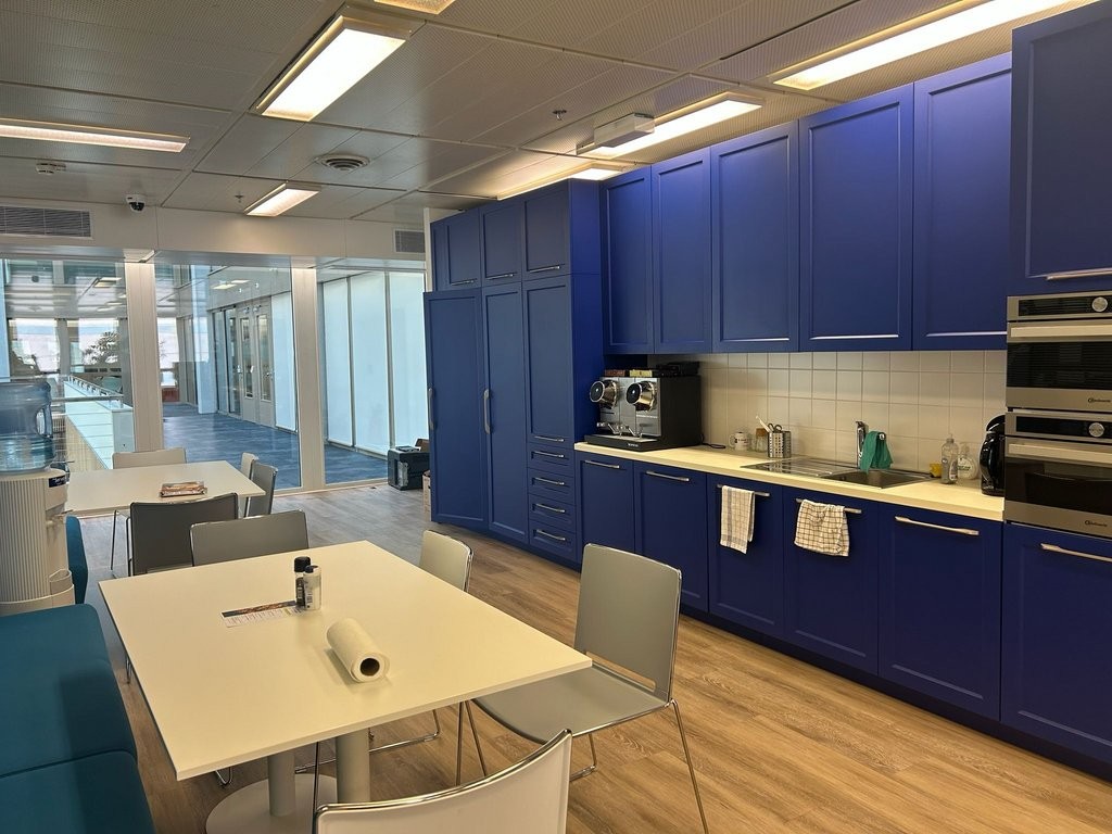 Superficie di 142 + 228 m2 ossia 370 m2 al Geneva Business Center a Lancy, Avenue des Morgines, 1213 Petit-Lancy, Geneva, CH