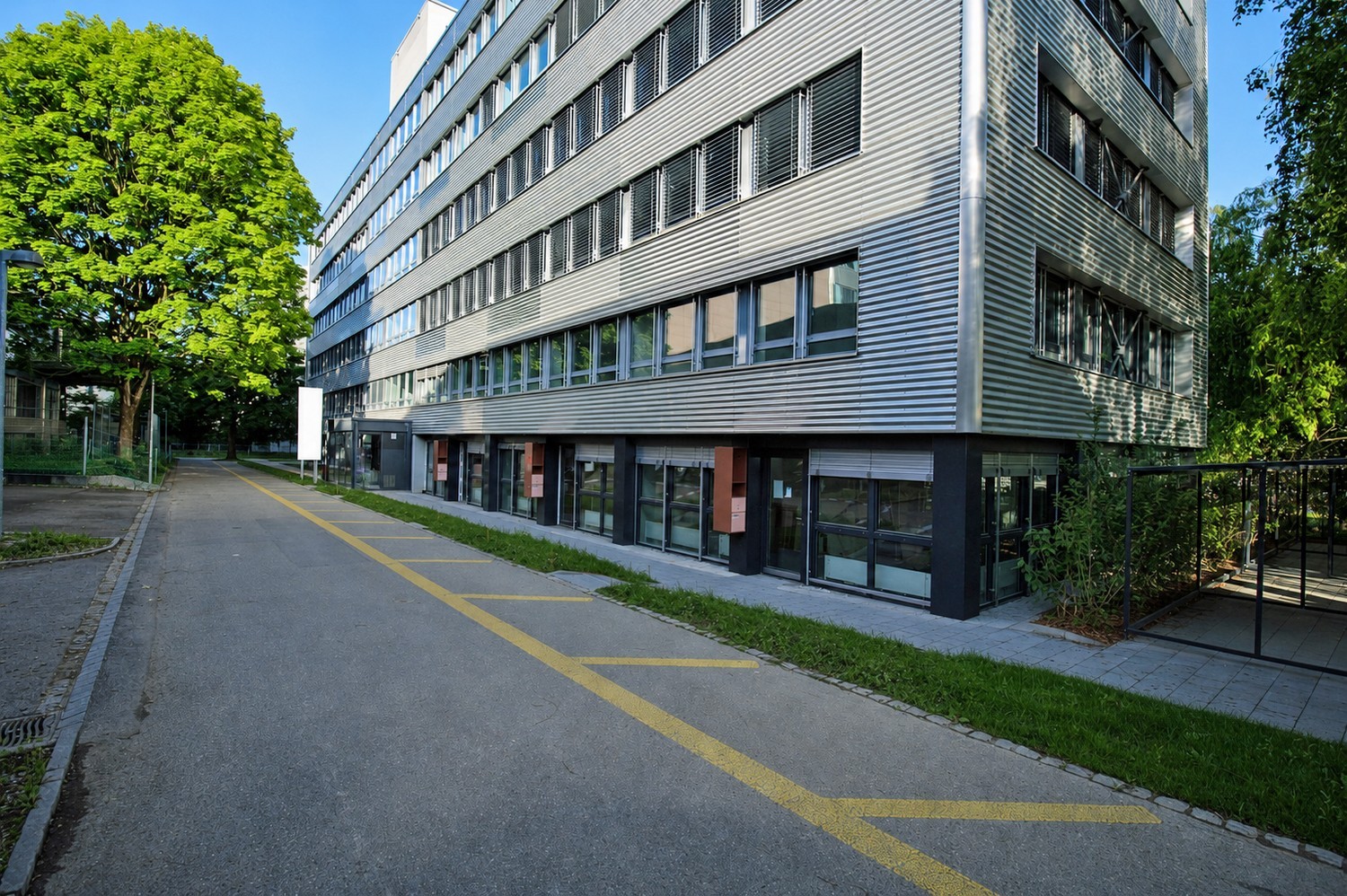 Compatto, flessibile e pronto all'uso - Ufficio vicino alla città di Berna