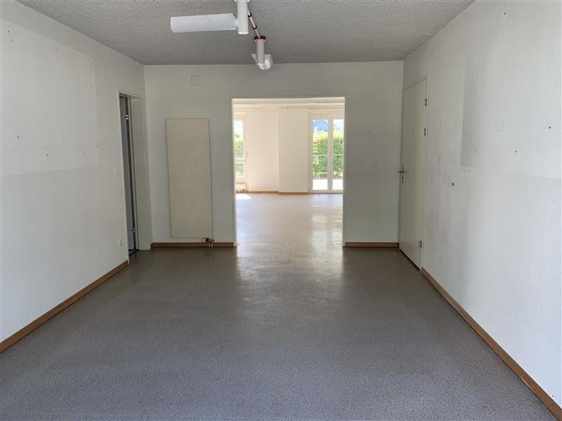 Ampio spazio commerciale con locale principale di 61 m2, Im Pünt, 8105 Watt, Zurich, CH