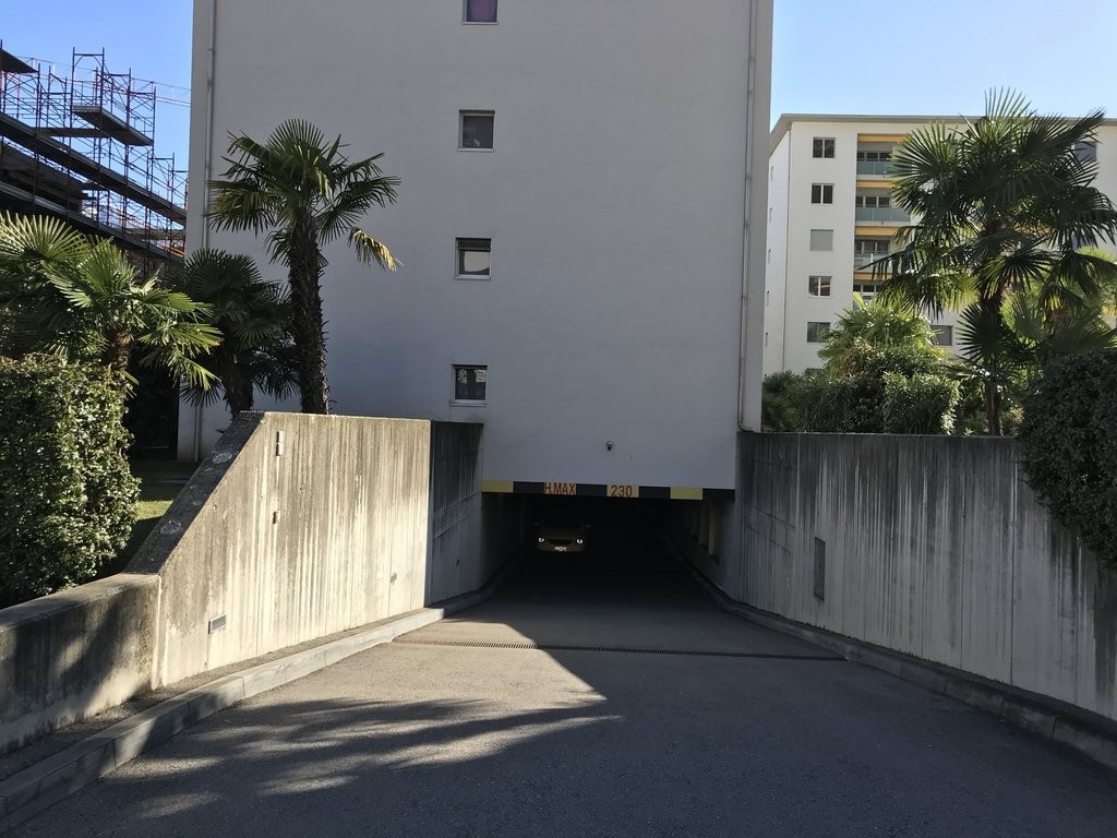 Garez confortablement votre voiture en un simple clic !, Via Vincenzo d''Alberti, 6600 Locarno, Ticino, CH