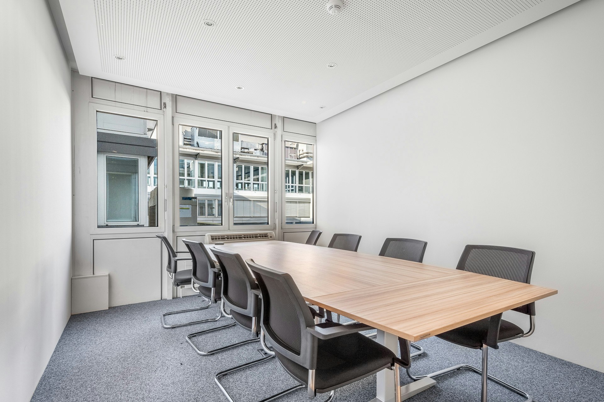 Surface de bureaux open-space entièrement aménagée - lumineuse avec salle de réunion et kitchenette, Lerzenstrasse, 8953 Dietikon, Zurich, CH