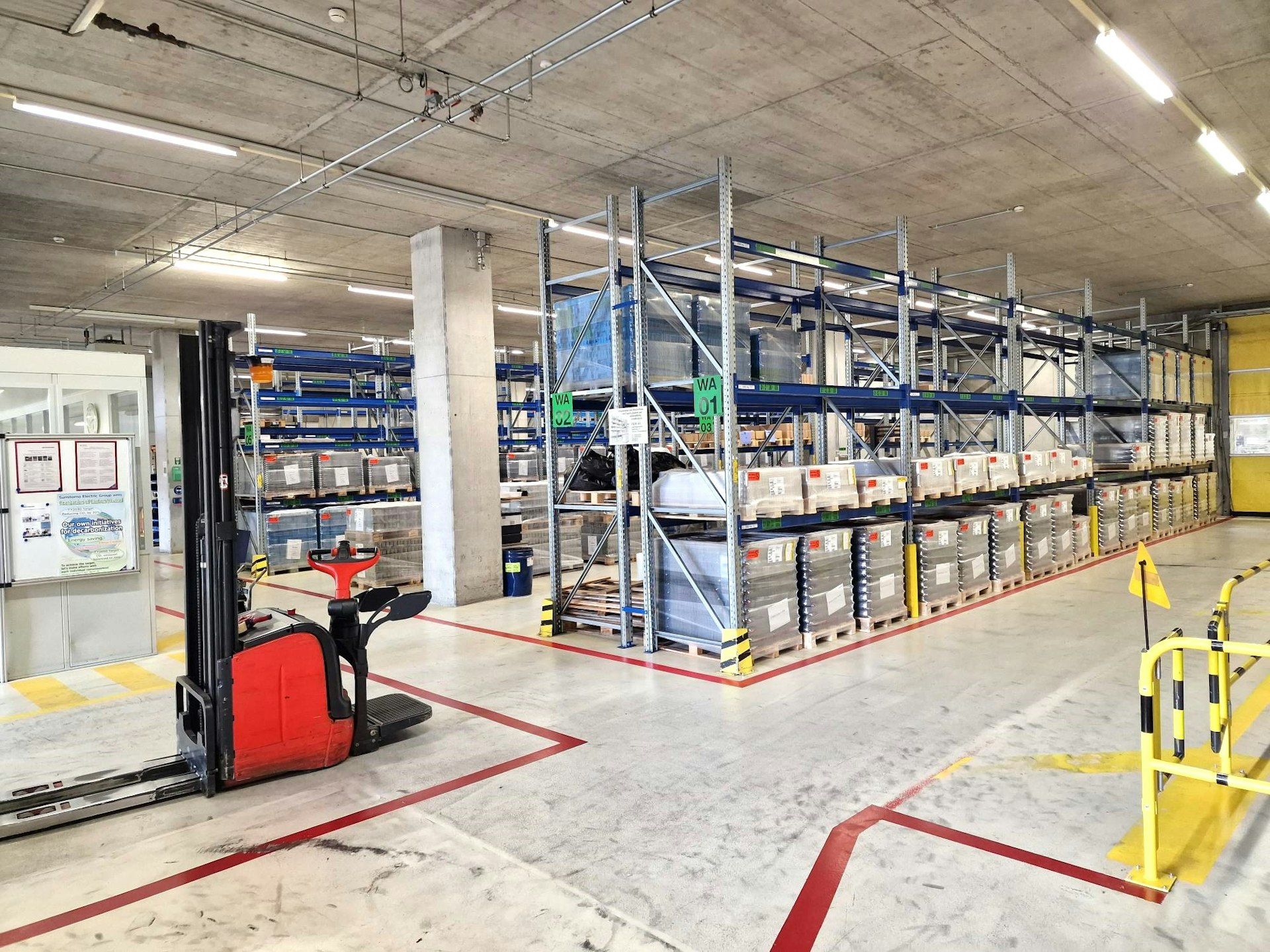 Capannone industriale di 3.000 m2, altezza 10 m, accessibile ai camion, con gru da 8 t e elevata portata del pavimento, Neckarsulmstrasse, 2540 Grenchen, Solothurn, CH