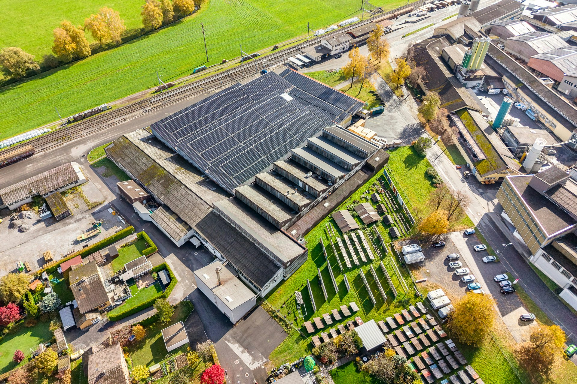 Attraente, molto conveniente magazzino di 6'000 m² con 1'000 m² di area di carico coperta vicino all'autostrada, Amerikaweg, 8867 Niederurnen, Glarus, CH