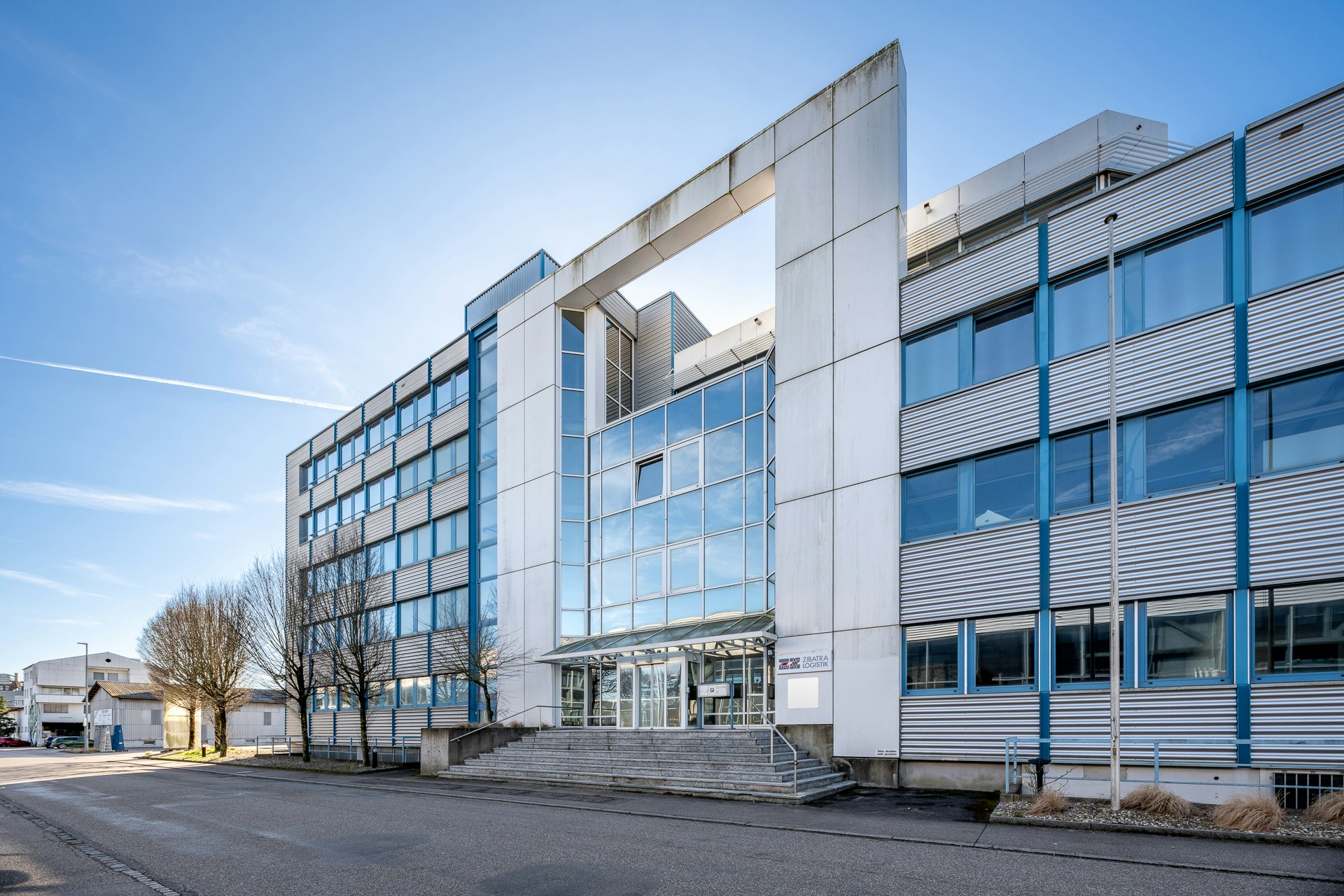 Spazi di magazzino economici con infrastrutture & collegamenti ideali