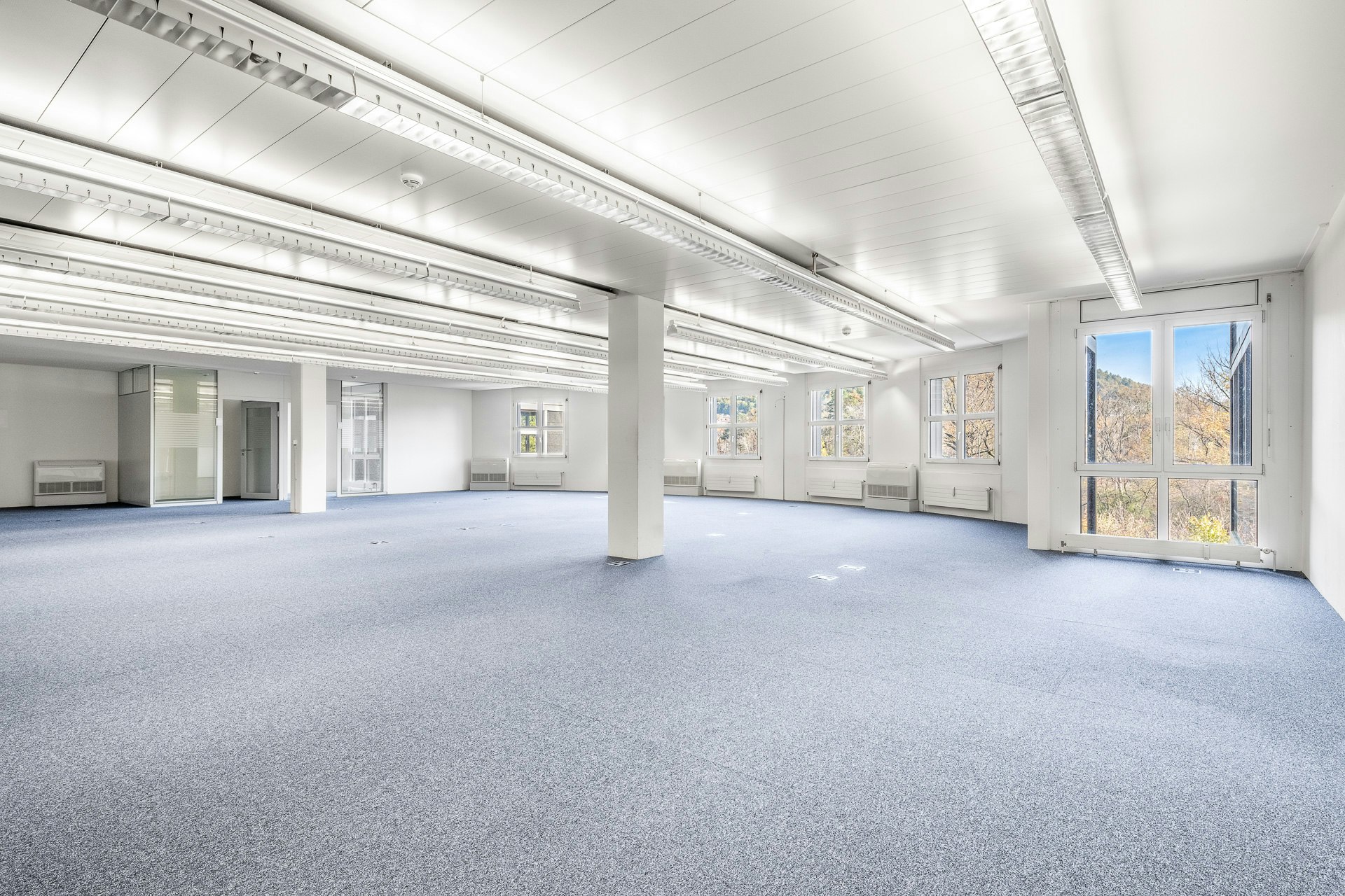 PLAZA | Surface de bureaux aménagée avec salles de réunion
