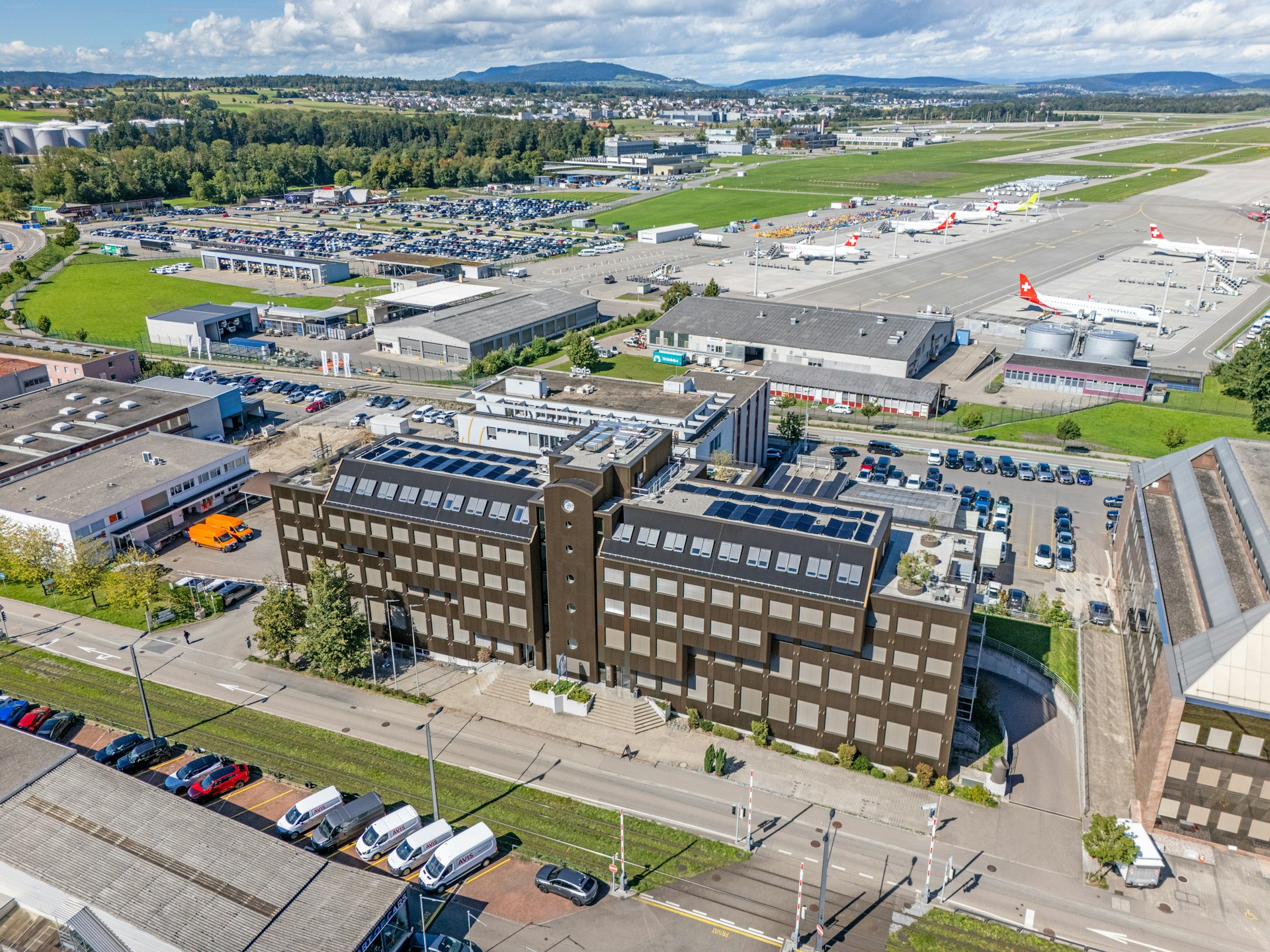 Espace de bureaux neuf et climatisé avec vue directe sur la piste 16/34, Flughofstrasse, 8152 Glattbrugg, Zurich, CH