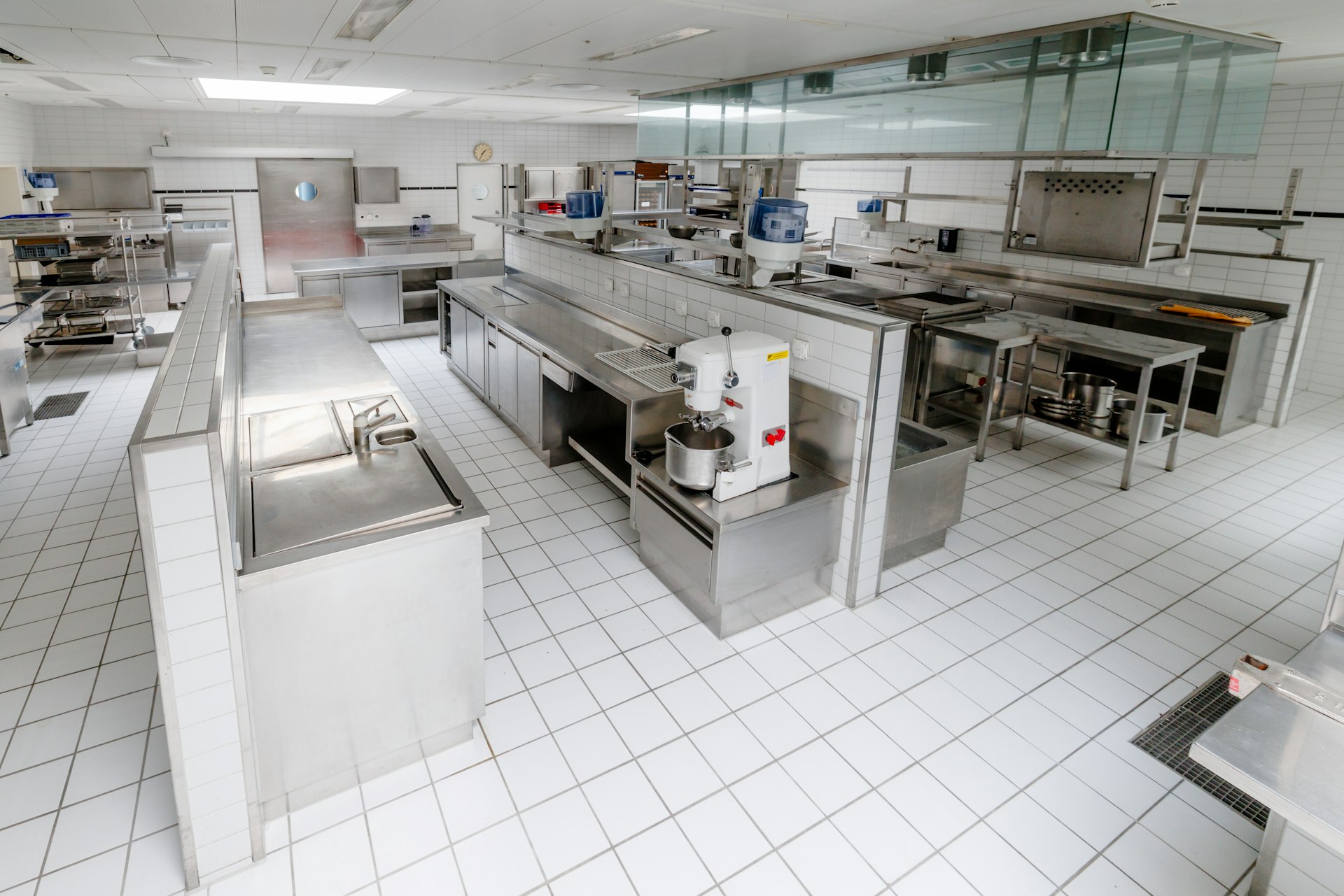 Surface de restauration prête à cuisiner au Horgen Labs Campus 201 m², Bachtobelstrasse, 8810 Horgen, Zurich, CH