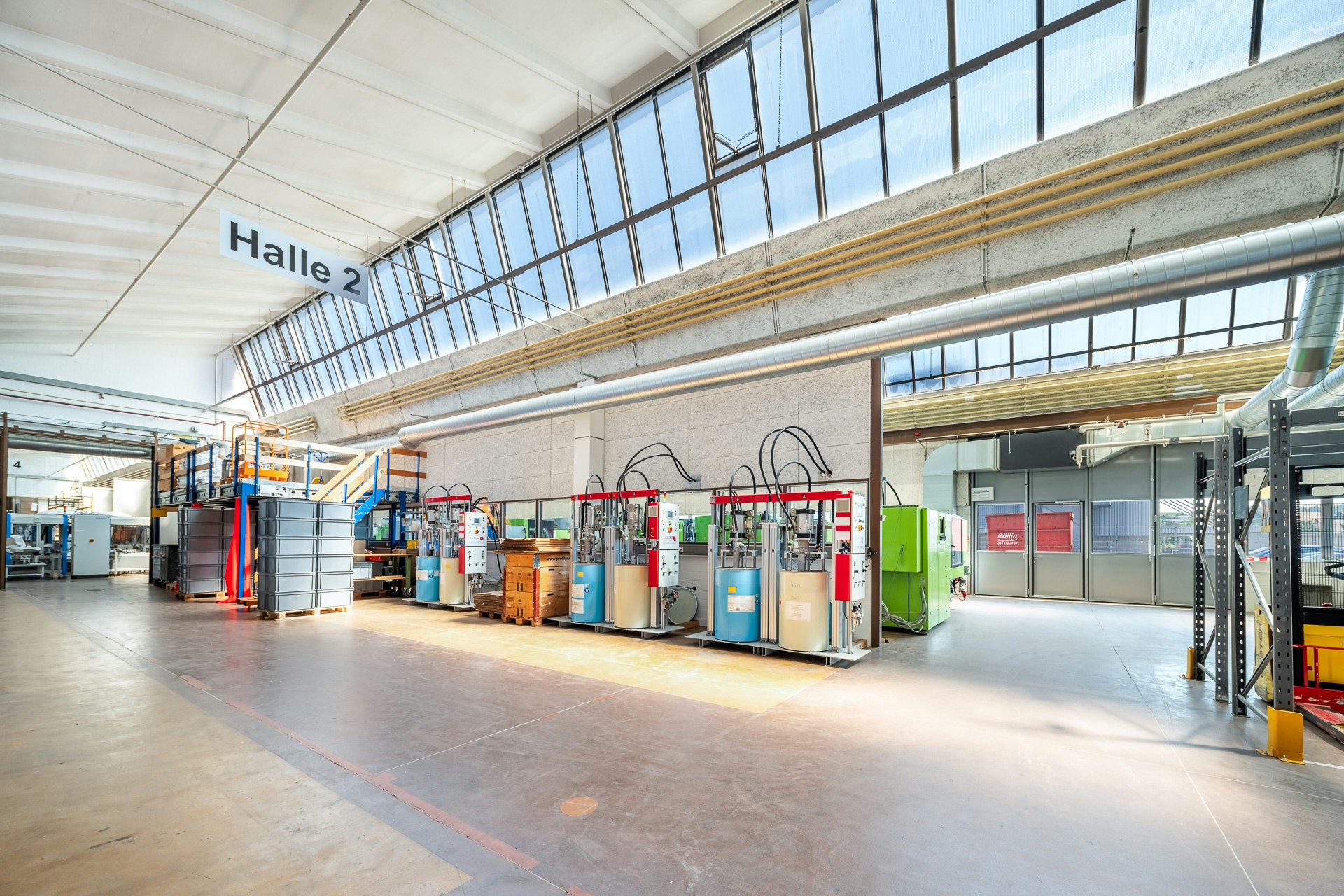 Halle en sheds 1'300 m², hauteur 5,5 m — aire de livraison généreuse, grands portails, forte capacité au sol, Althardstrasse, 8105 Regensdorf, Zurich, CH