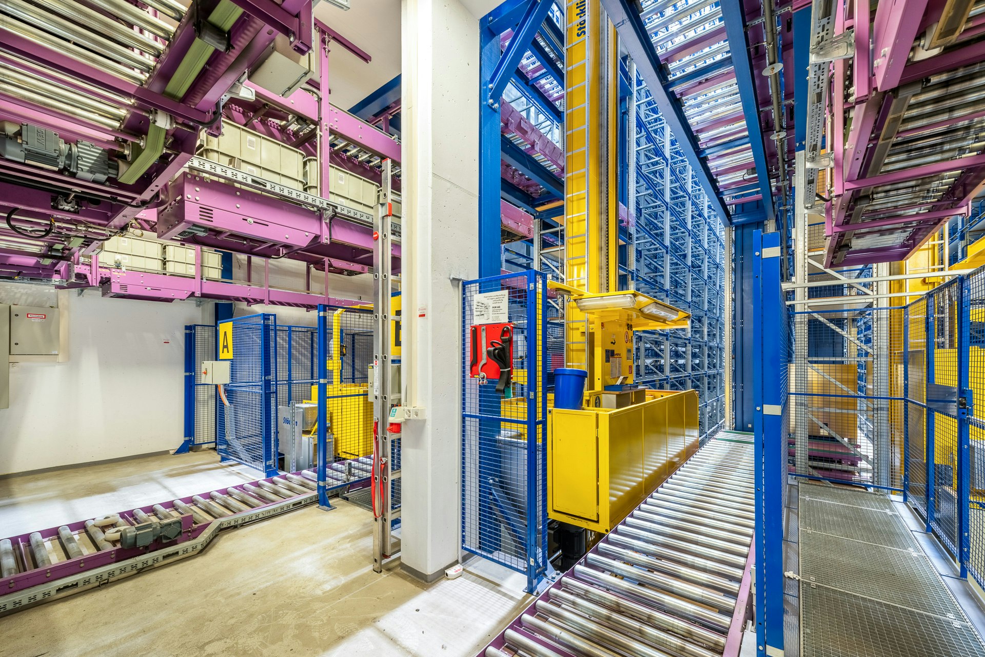 Magazzino ad alta scaffalatura semiautomatico con ca. 2'200 posti pallet standard in locazione a lungo termine, Althardstrasse, 8105 Regensdorf, Zurich, CH