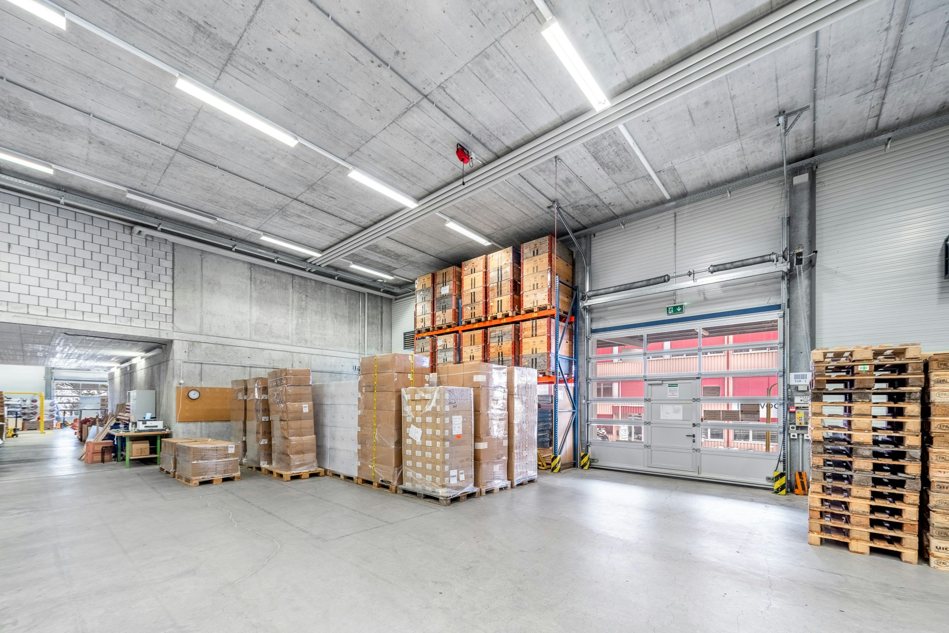 3,200 m² heated warehouse with high-bay racking including Jungheinrich forklifts and 180 m² office space, Oberebenestrasse, 5620 Bremgarten, Aargau, CH