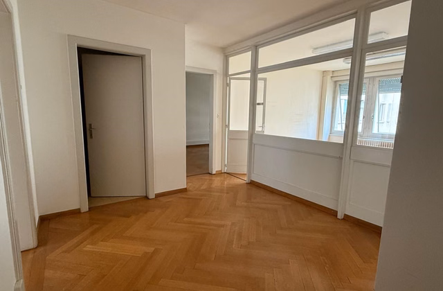 Ufficio di 116 m² in affitto vicino alla stazione