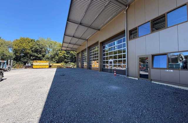 Flexible Industriehalle mit moderner Mezzanine