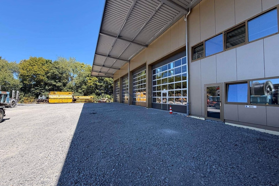 Flexible industrial hall with modern mezzanine, 1566 Saint-Aubin, Fribourg, CH