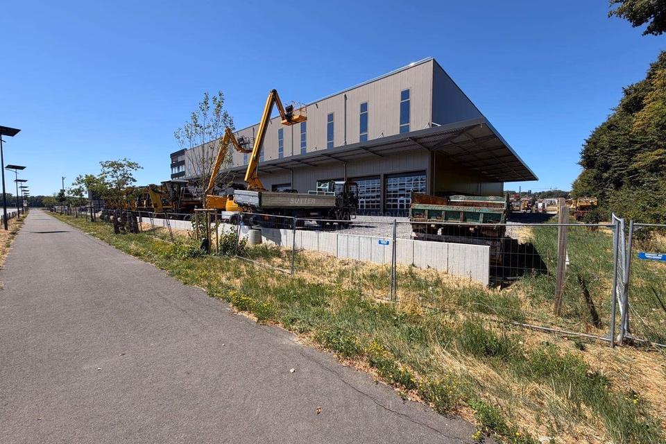 Flexible industrial hall with modern mezzanine, 1566 Saint-Aubin, Fribourg, CH
