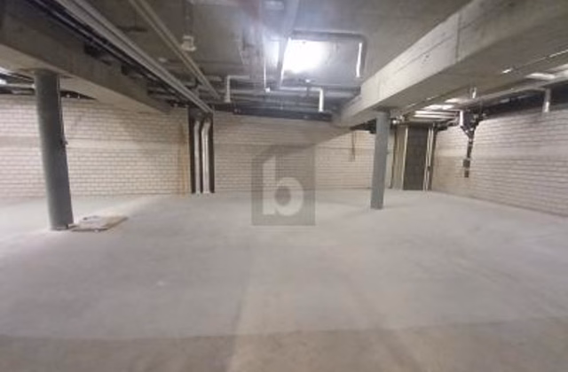 STORAGE SPACE IN PRIME LOCATION