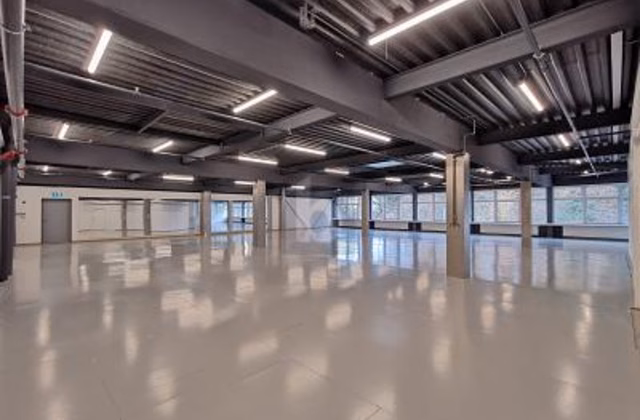 LOCALE MULTIFUNZIONALE - UFFICIO / MAGAZZINO / PRODUZIONE