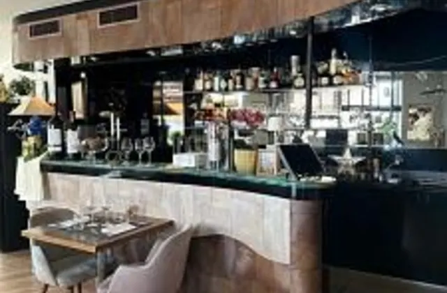 Restaurant with strong business for takeover