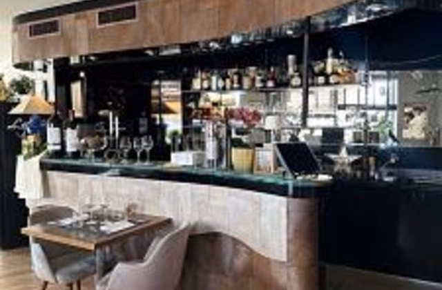 RESTAURANT AVEC FORTE ACTIVITÉ A REMETTRE