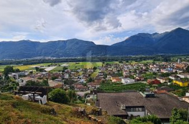 TRANQUILLO E SOLEGGIATO CON VISTA