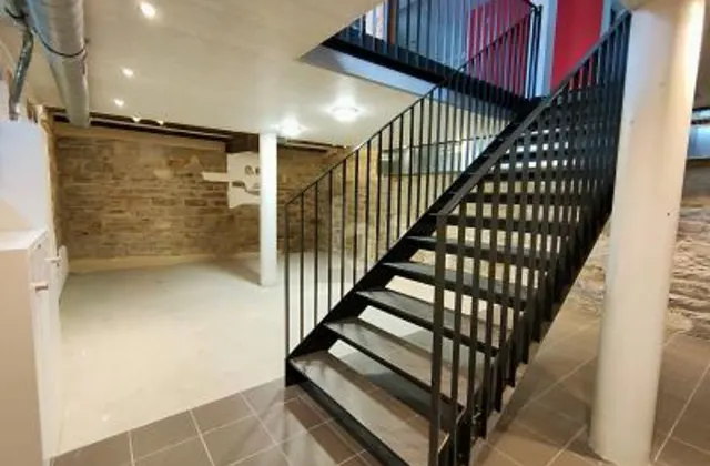 IDÉAL POUR SALON DE COIFFURE OU INSTITUT DE BEAUTÉ, CENTRAL