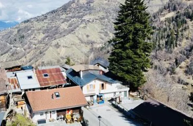 AVEC GRANDE SALLE, FORT POTENTIEL, PETIT PARADIS