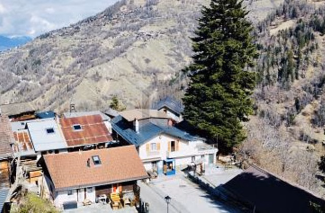 AVEC GRANDE SALLE, FORT POTENTIEL, PETIT PARADIS
