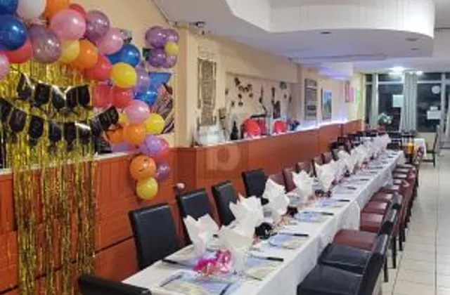 RESTAURANT DANS UN QUARTIER ANIME