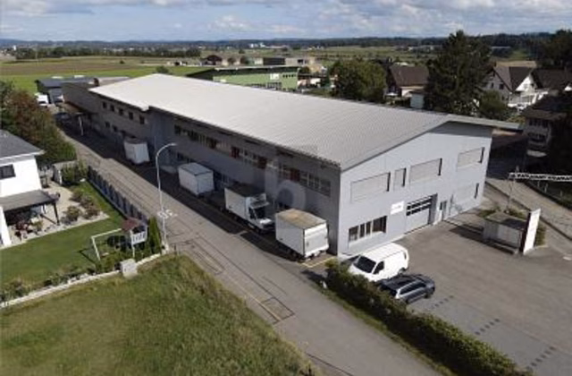 OFFICINA CON ACCESSO DIRETTO E RAMPA DI SPEDIZIONE