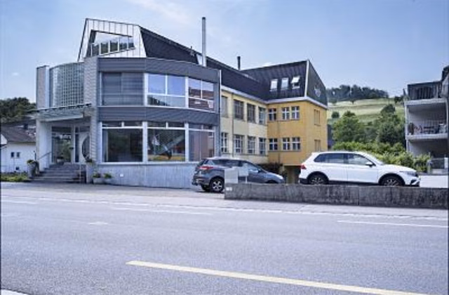 LUMINOSI SPAZI UFFICIO IN UN AMBIENTE CREATIVO