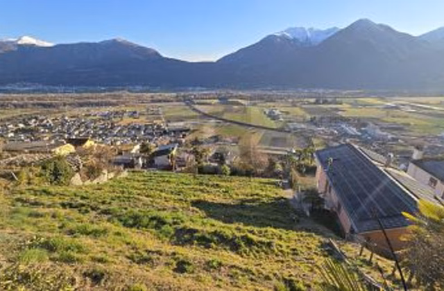 SPACIEUX EN EMPLACEMENT ENSOLEILLÉ AVEC VUE