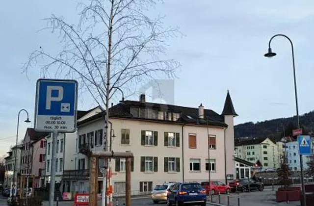 ZENTRAL UND VIELSEITIG