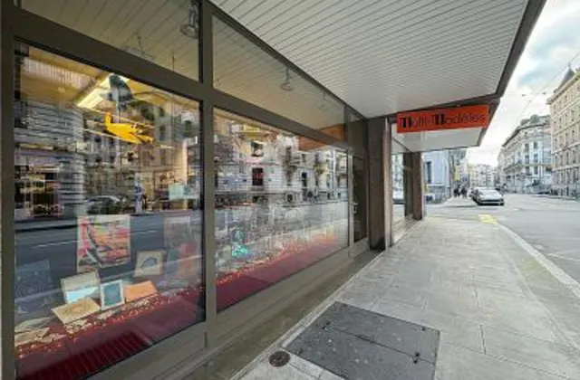 LOCALE COMMERCIALE NEL CENTRO DI EAUX-VIVES