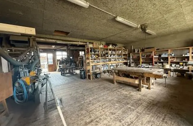 ATELIER DE CHARPENTE FERBLANTERIE MENUISERIE