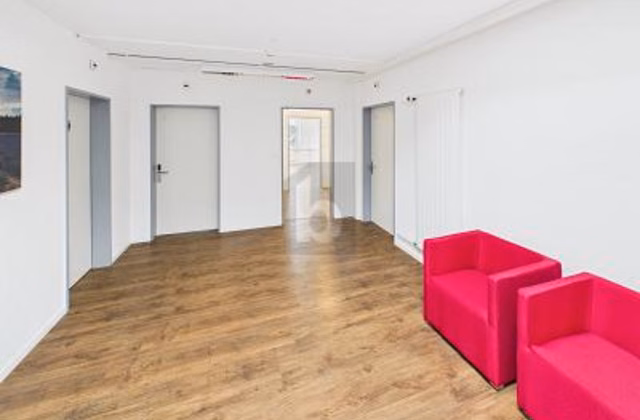 UFFICIO MODERNO IN POSIZIONE CENTRALE ( UFFICIO 3.08)