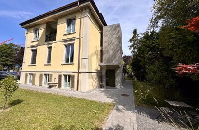 REPRÉSENTATIF À UN EMPLACEMENT CENTRAL